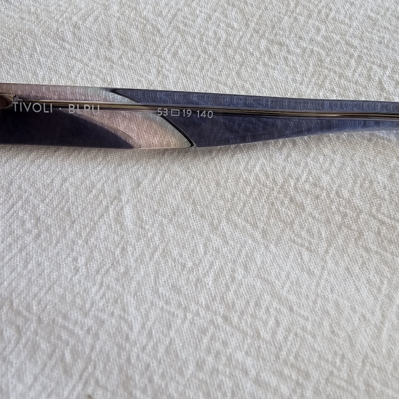 Eyeglasses for women with case - Picture 2 of 4